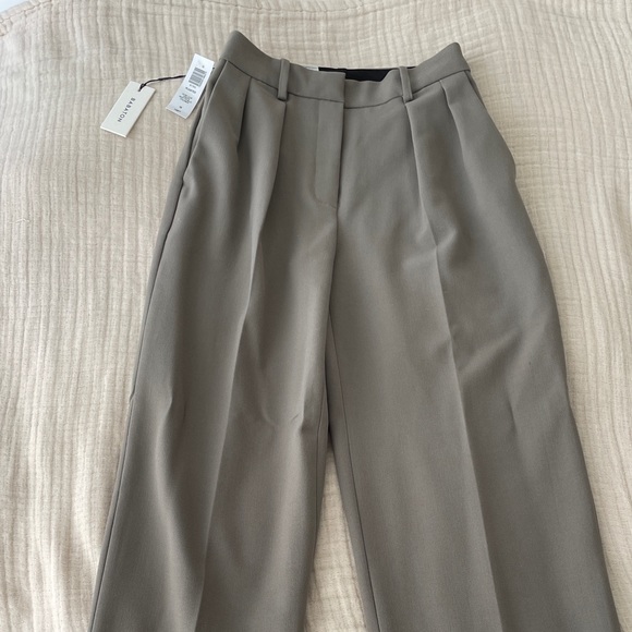 Aritzia Babaton Pleated Pant - Picture 6 of 9